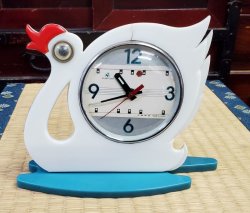 画像1: 白鳥の形の可愛い置き時計・昭和中期の中国製一日巻き・ベル付き目覚まし