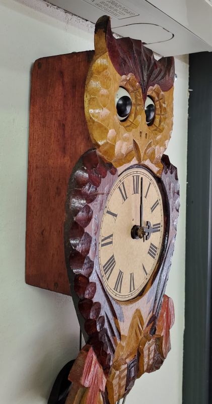 手塚の【ミミズク】掛時計・目が動いて可愛い時計・一日巻きの分銅式・1951年（昭和26年）頃 - アンティーク時計専門店 時計屋なかの