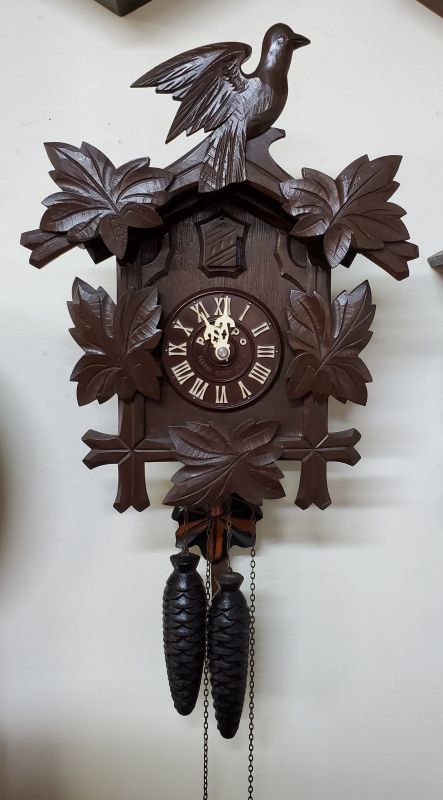 手塚・鳩時計・昭和中期の機械式【2本の分銅が動力になっています】 - アンティーク時計専門店 時計屋なかの