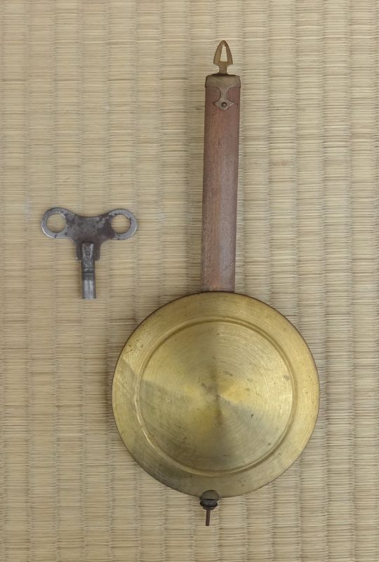 画像: 草間時計・昭和初期の宮型八日まき・やや大きめの数の少ない時計