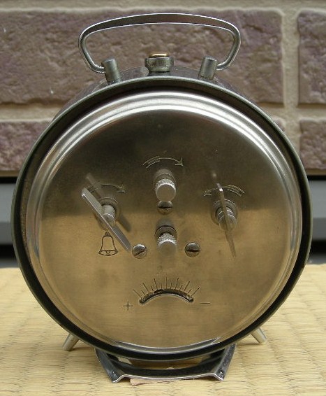 画像: リズム時計・丸型（懐かしのベル付）昭和３０年代・日巻き