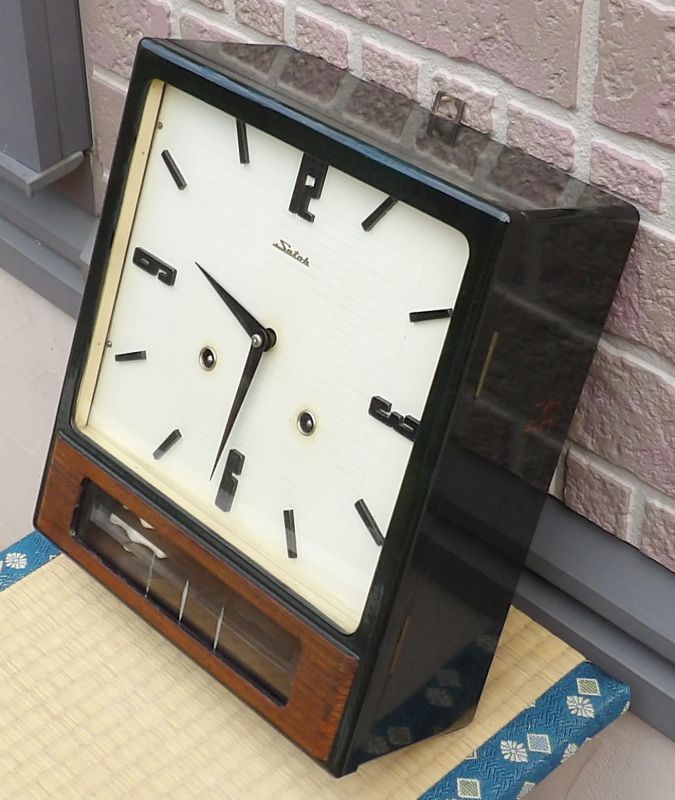 画像: 佐藤時計・昭和中期の八日まき掛時計・丈の短い小型の時計