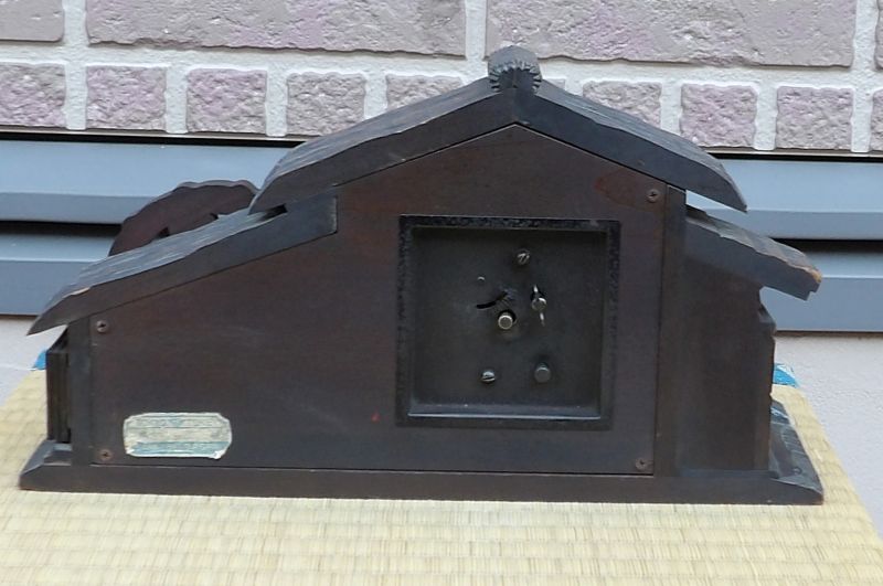画像: 東京時計・水車のある家・昭和３０年代オルゴール付置き時計（春雨）・欠陥もあり