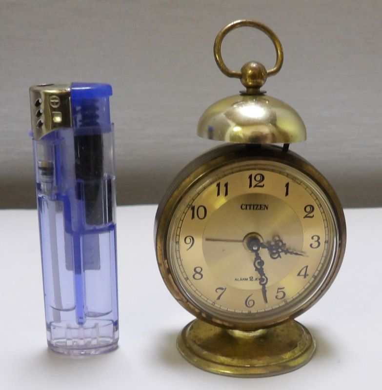 画像: シチズン・ベル付目覚まし・昭和４０年代の、とても小さな手巻き置き時計