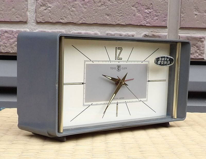 画像: 東洋時計・昭和３０年代のベル付き手巻き【一日巻】・落ち着いたグレイのケース