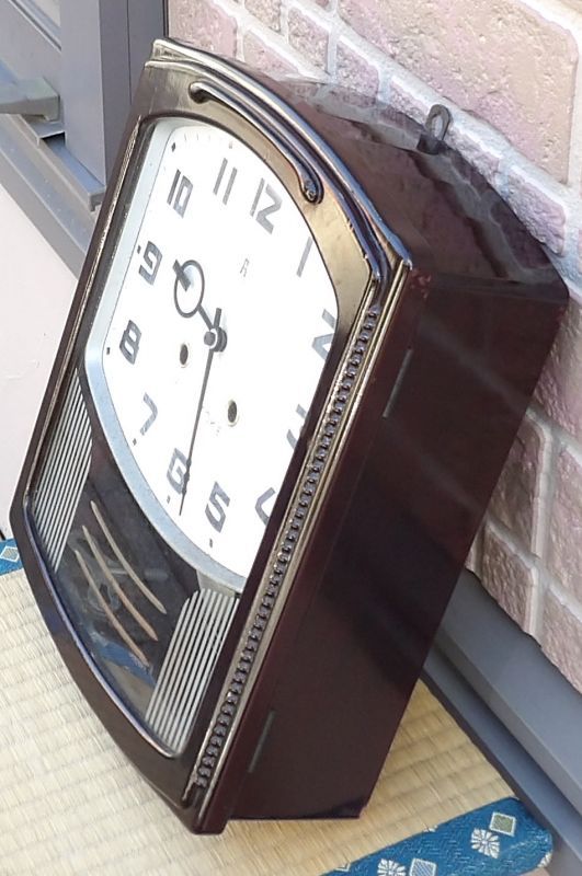 画像: 愛知時計・小ぶりな【珍しい形】八日巻き掛時計・昭和中期