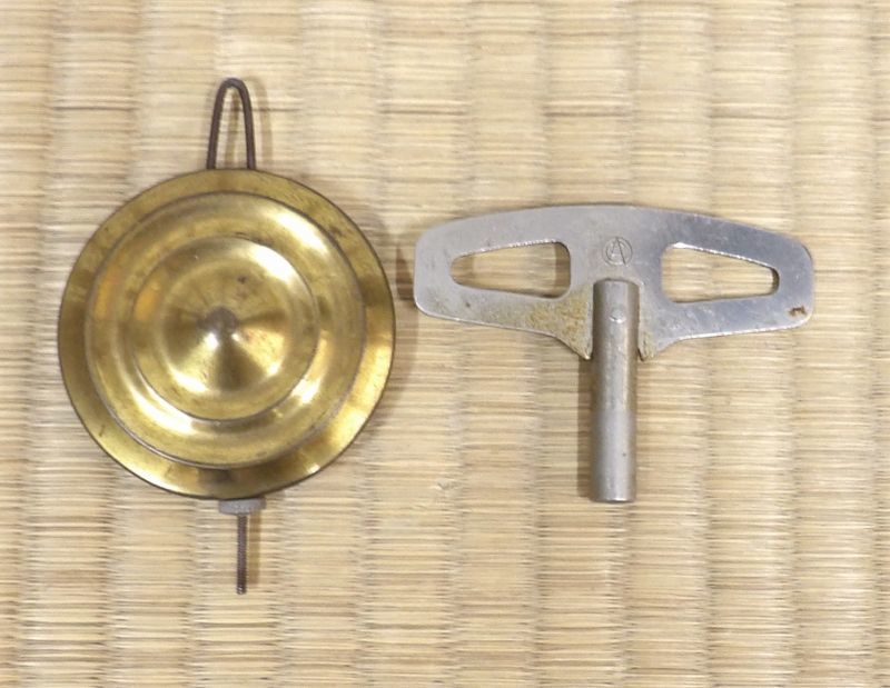 画像: 精工舎・丸型八日巻掛時計・昭和中期・直径約４３センチの、やや大きめ。