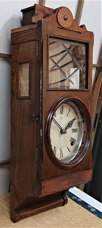 画像: 逆さ時計八日巻き掛時計・時計好きの職人作・昭和中期の機械を改良・面白時計