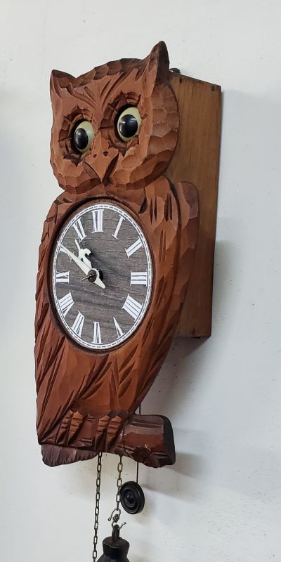 画像: 手塚の【ミミズク】掛時計・目が動いて可愛い時計・一日巻きの分銅式・１９５１年（昭和２６年）頃