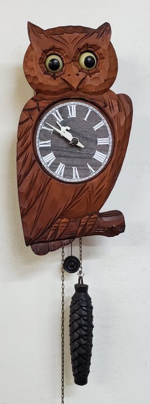 画像: 手塚の【ミミズク】掛時計・目が動いて可愛い時計・一日巻きの分銅式・１９５１年（昭和２６年）頃