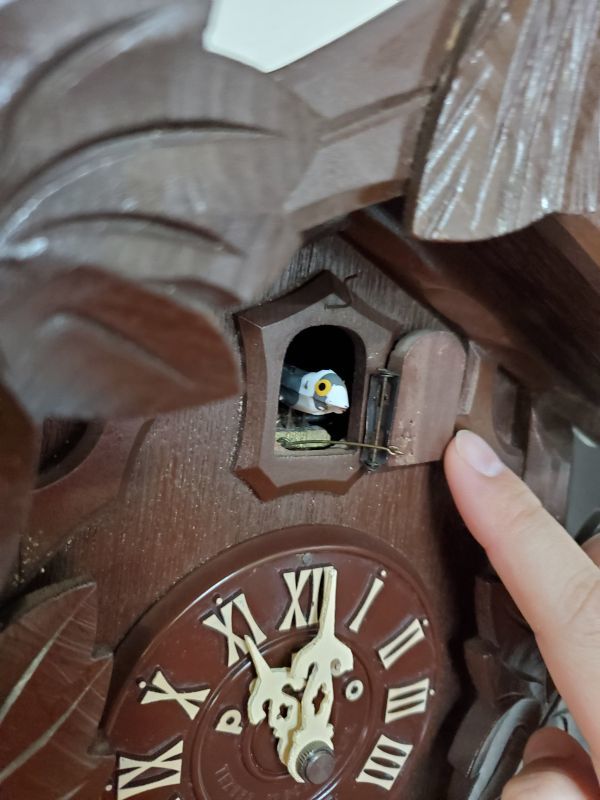 画像: 手塚・鳩時計・昭和中期の機械式【２本の分銅が動力になっています】