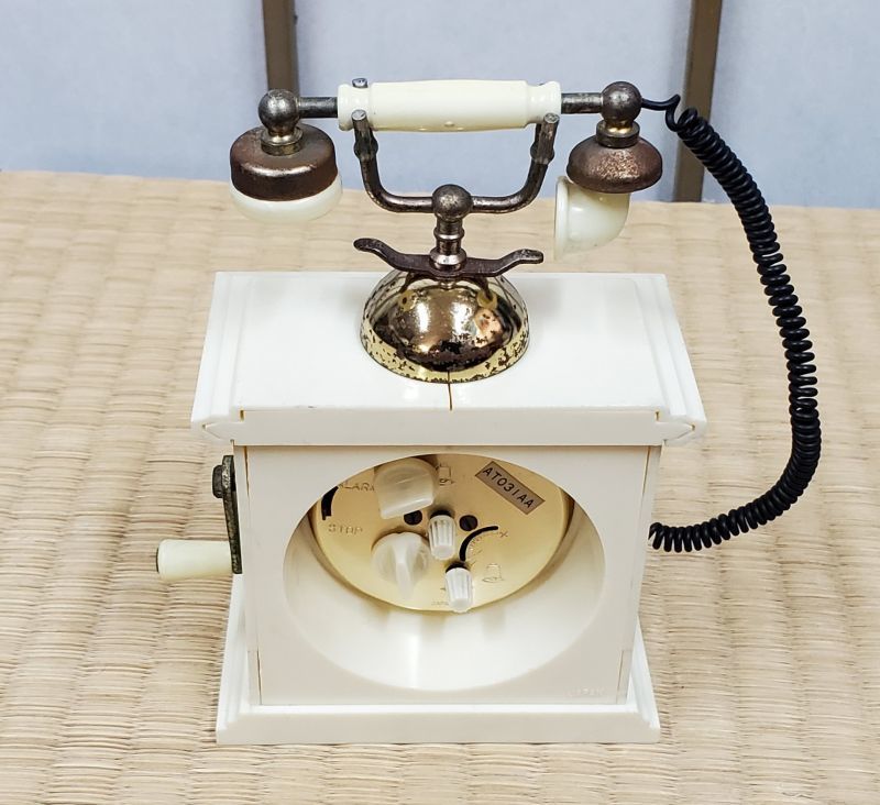 画像: 東京時計・トラベルアラーム電話機型・昭和４０年代ベル付き手巻き
