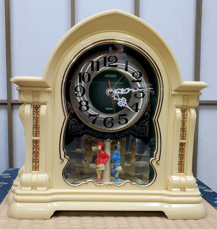 シチズン・オルゴール付き【シューベルト セレナーデ】置き時計・人形 