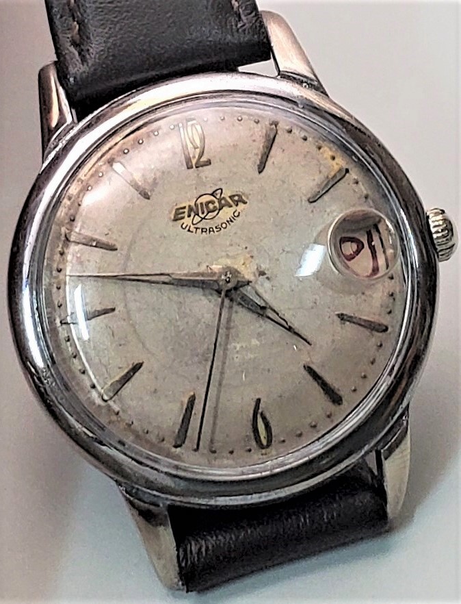 中古商品です裏蓋スケルトン仕様ENICARスイス製自動巻腕時計