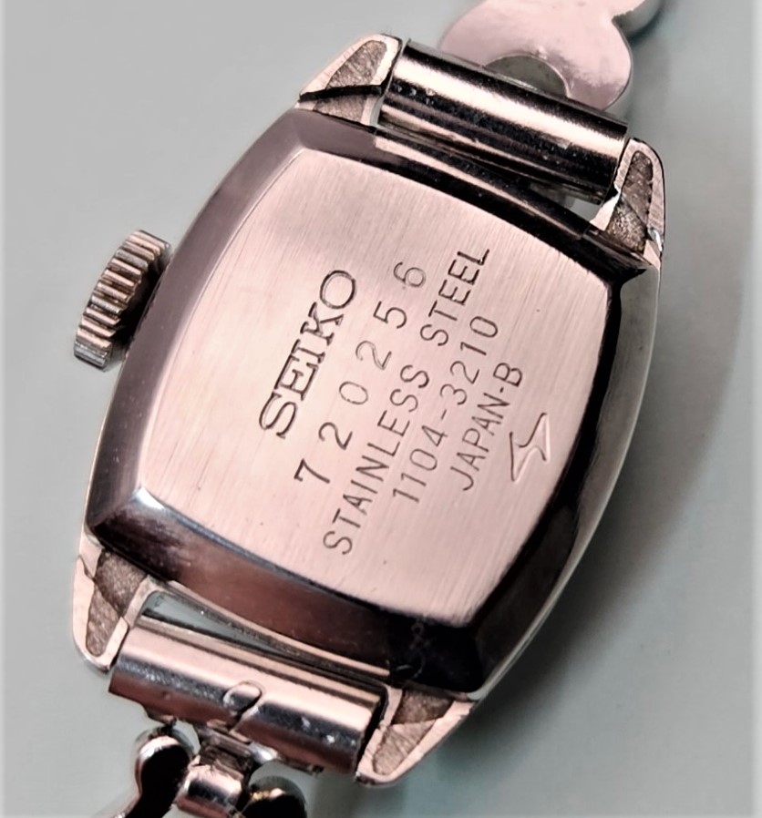画像:  セイコー・サルビア・昭和４０年代婦人用手巻き・小さくてお洒落な時計【１９６７年・昭和４２年】２月生まれ